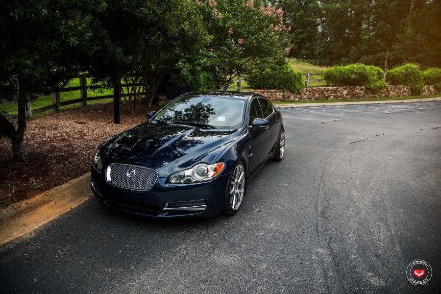  Jaguar XF on Vossen Wheels (VPS-306) 2017 года  (фото 2 из 10)